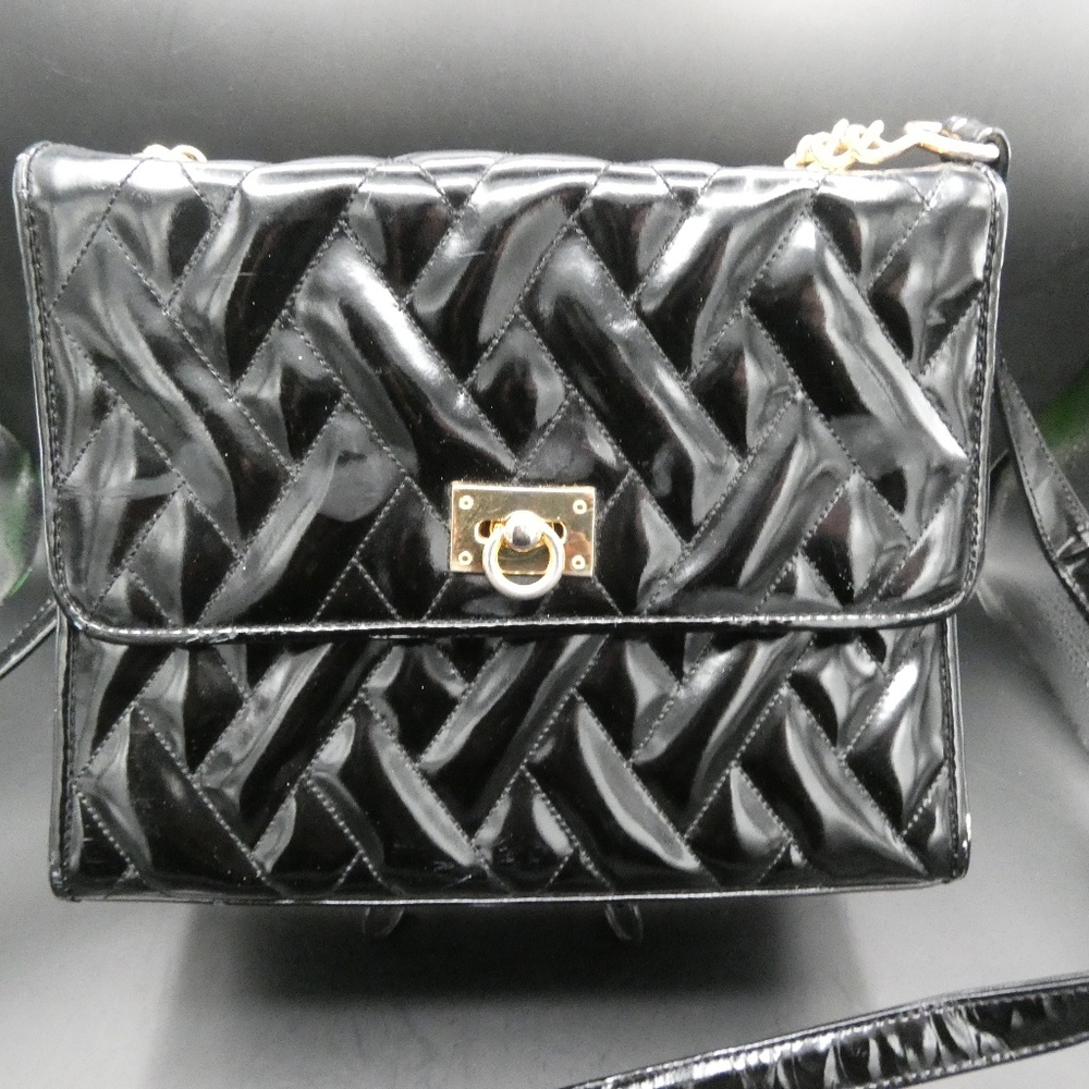 Vintage Shoulder Bag W/Turn Close